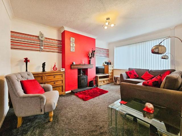 Flat for sale in Dale Hill, Essex