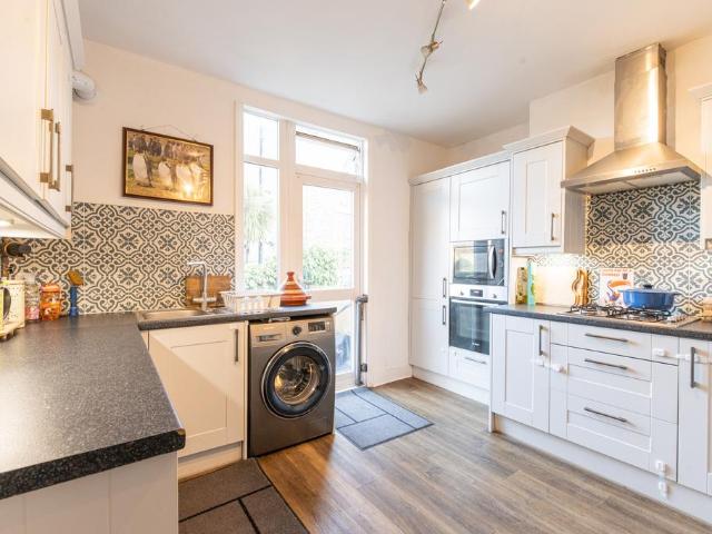 Flat for sale in Anerley, Greater London