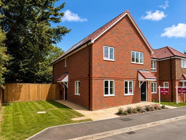 Flat for sale in How Wood, Five Acres