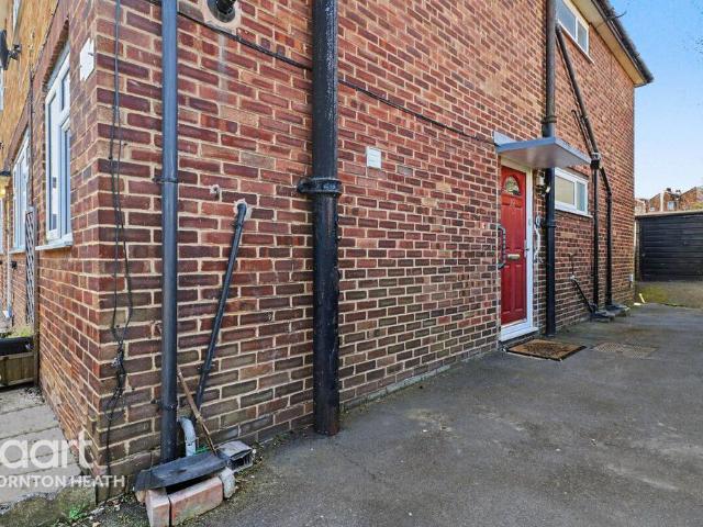Flat for sale in London Borough of Croydon, Thornton Heath