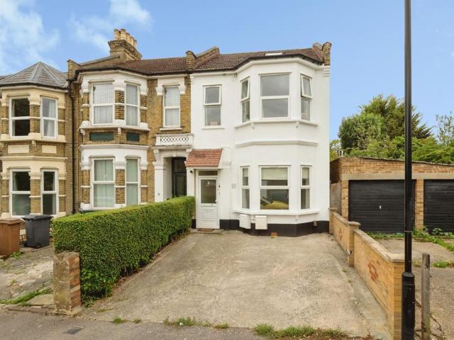 Flat for sale in London Borough of Waltham Forest, Greater London