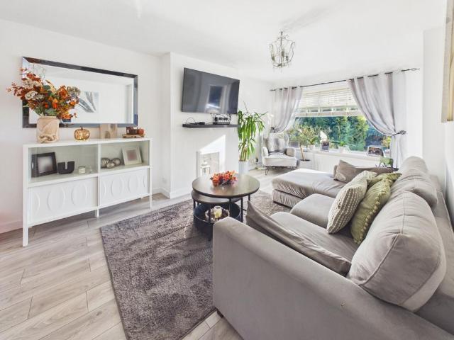 Flat for sale in Langley, Slough