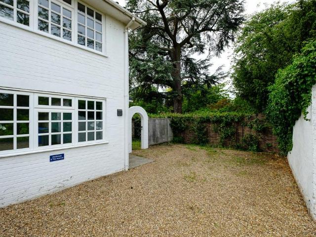 Flat for sale in Southlea, Datchet