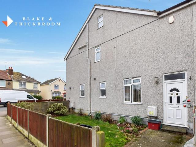 Flat for sale in Dale Hill, Essex