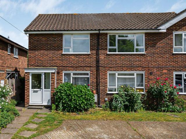 Flat for sale in Hampton, Greater London