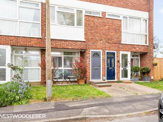 Flat for sale in Broxbourne, Hertfordshire