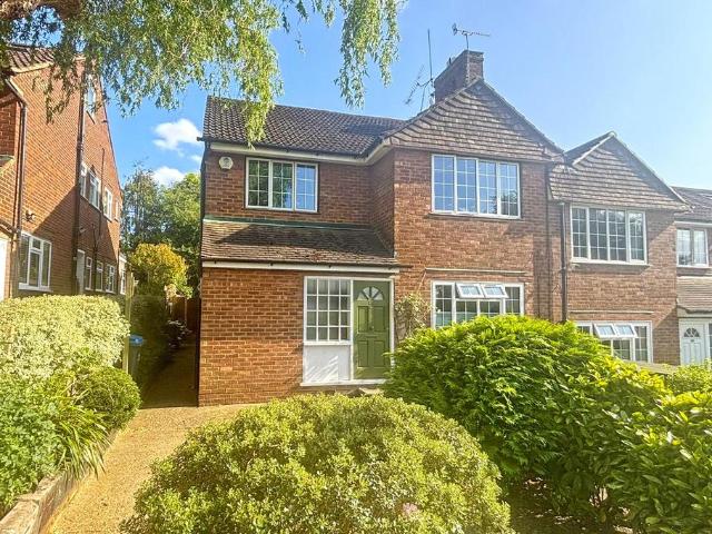 Flat for sale in Norbiton, Greater London