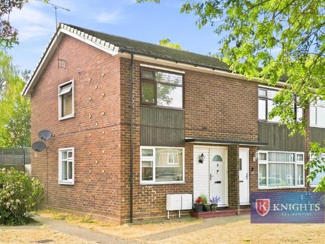 Flat for sale in Churchgate, Broxbourne