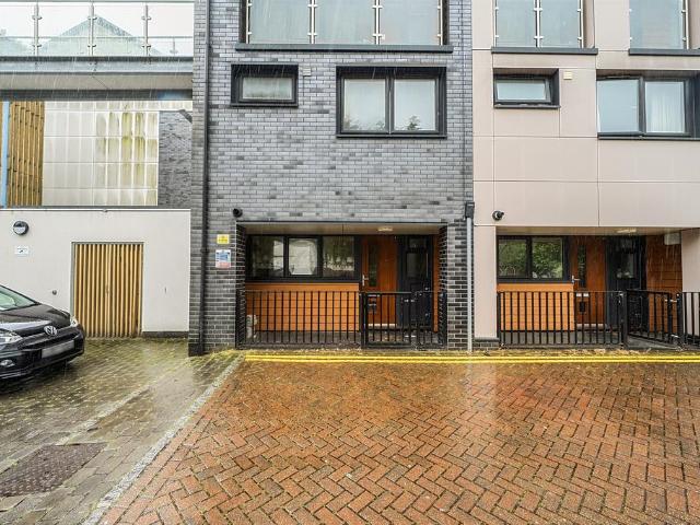 Flat for sale in Maidenhead