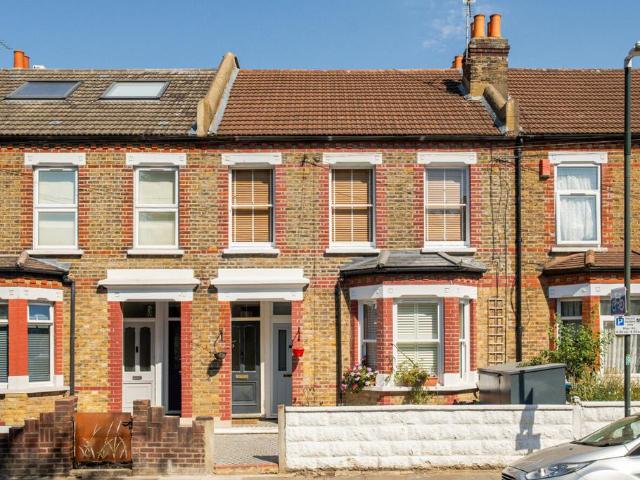 Flat for sale in London Borough of Merton, Collier's Wood