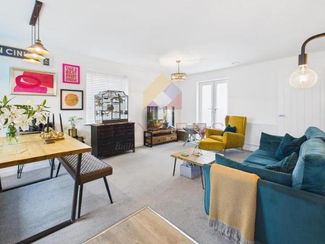 Flat for sale in Chipping Hill, Essex