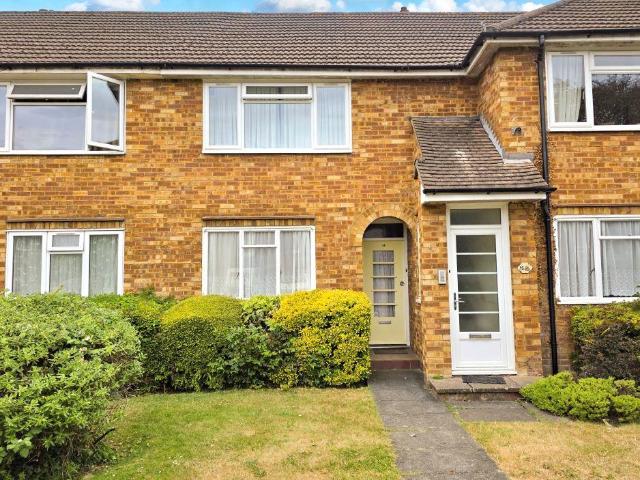 Flat for sale in Little Stanmore, Greater London