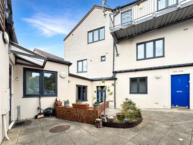 Flat for sale in Feckenham, City Of Bristol
