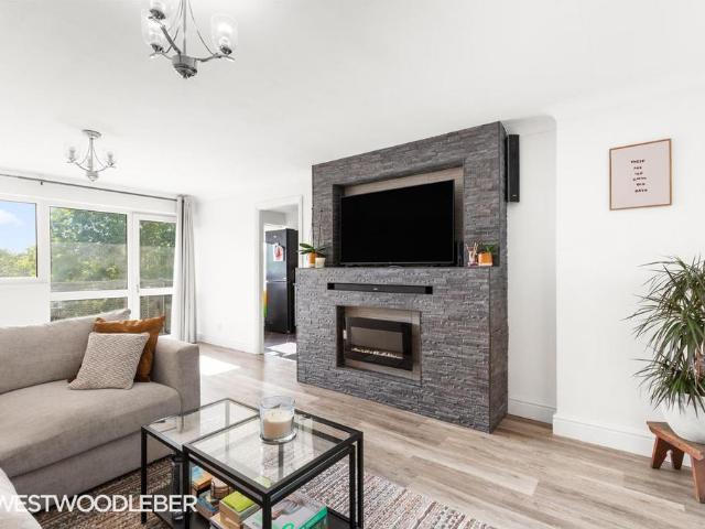 Flat for sale in Broxbourne, Hertfordshire