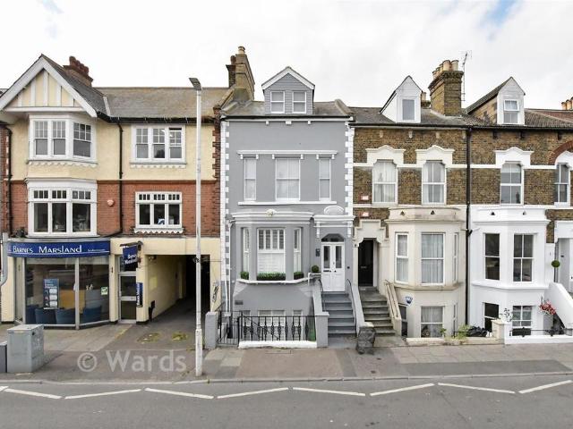 Flat for sale in Upton, Acol