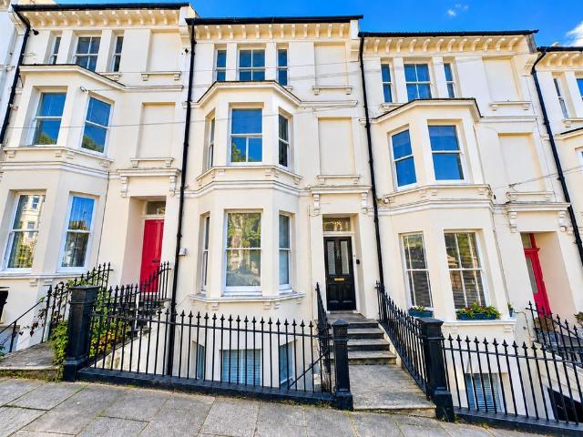 Flat for sale in Hanover & Queen's Park, Brighton
