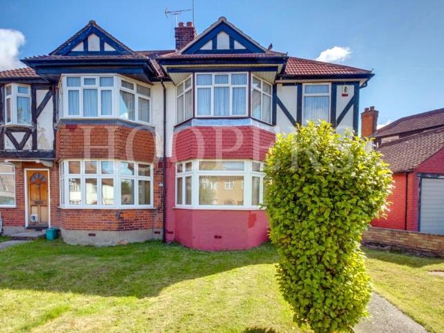 Flat for sale in Dollis Hill, Greater London
