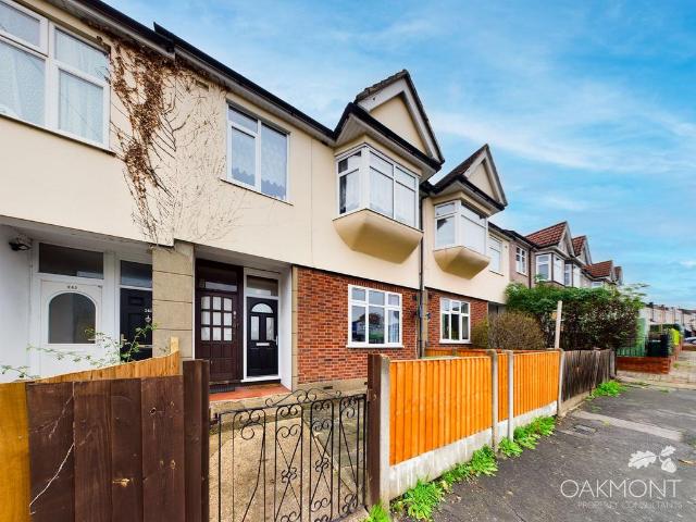 Flat for sale in Hornchurch, Greater London