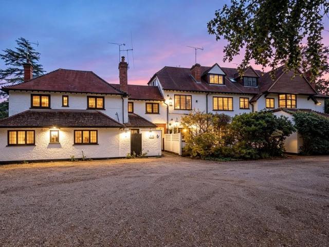 Flat for sale in Sheerwater, Woking