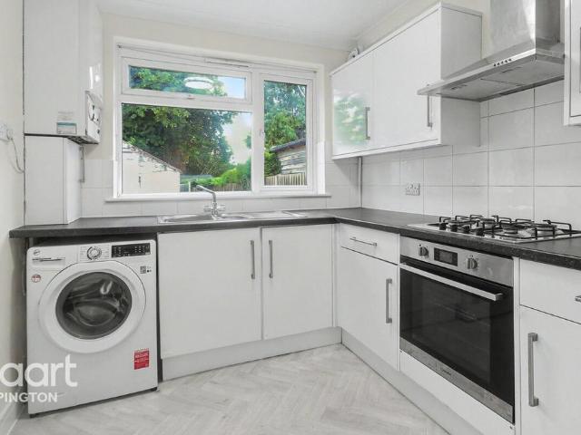 Flat for sale in St Mary Cray, Greater London