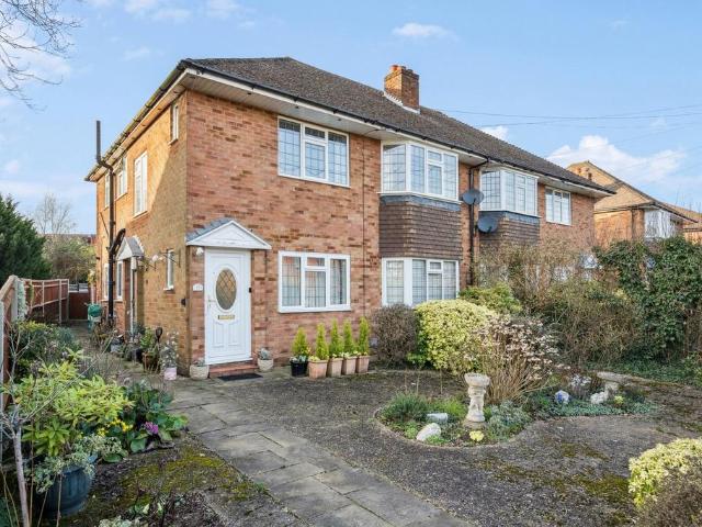 Flat for sale in Chalfont St. Peter, Denham
