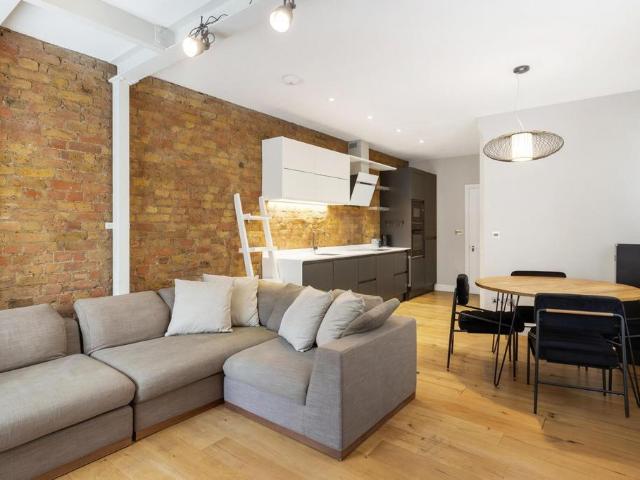 Flat for sale in Balham, Greater London