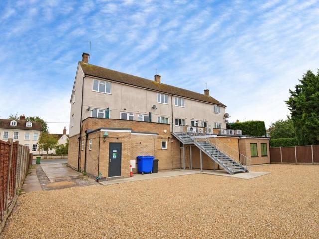 Flat for sale in Chalgrove, South Oxfordshire