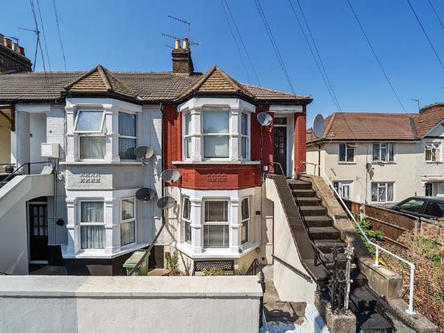 Flat for sale in London Borough of Bexley, Greater London