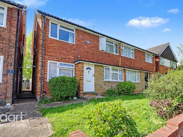Flat for sale in Harold Wood, Greater London