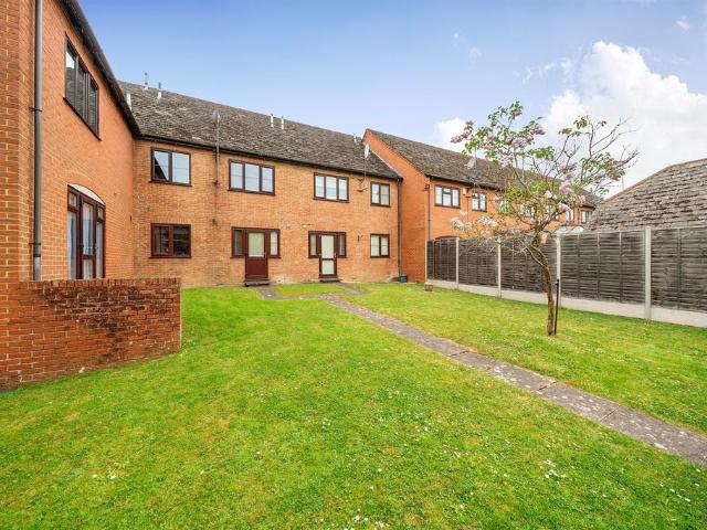 Flat for sale in Pouchen End, Hertfordshire