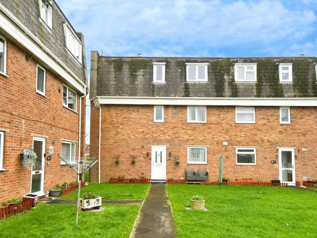 Flat for sale in Nythe