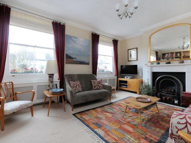 Flat for sale in Shepherd's Bush, Greater London