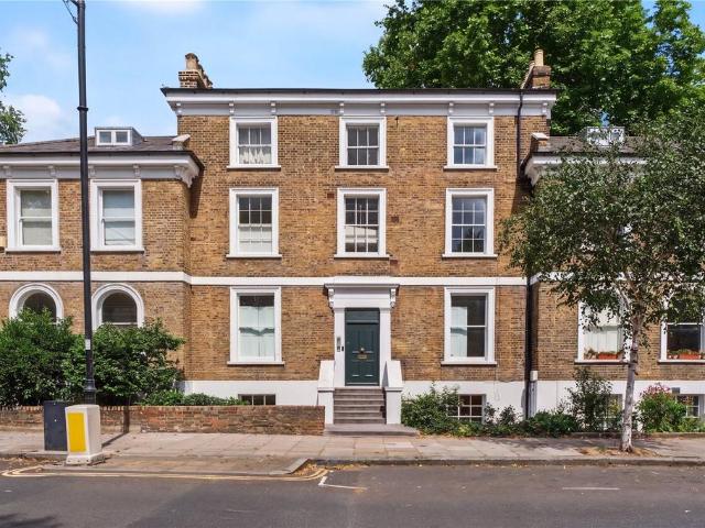 Flat for sale in Highbury, Greater London