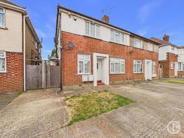 Flat for sale in Kenton, Greater London