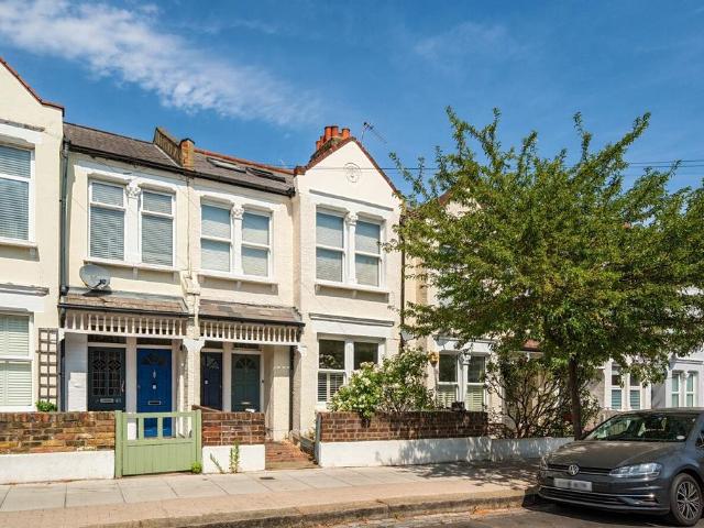 Flat for sale in Southfields, Greater London