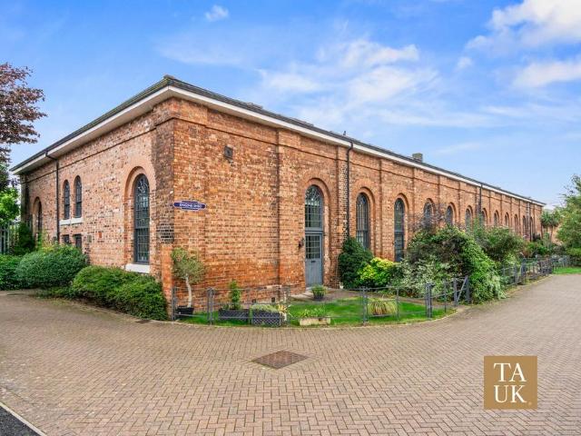 Flat for sale in Greenfields, Frankwell