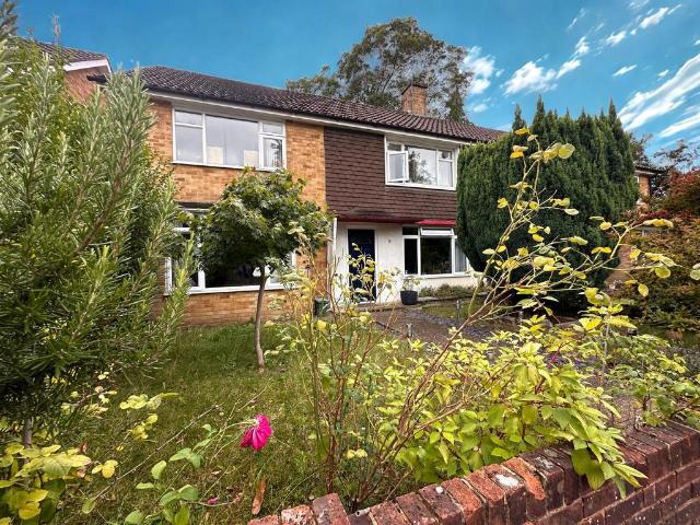Flat for sale in Horsell, Woking