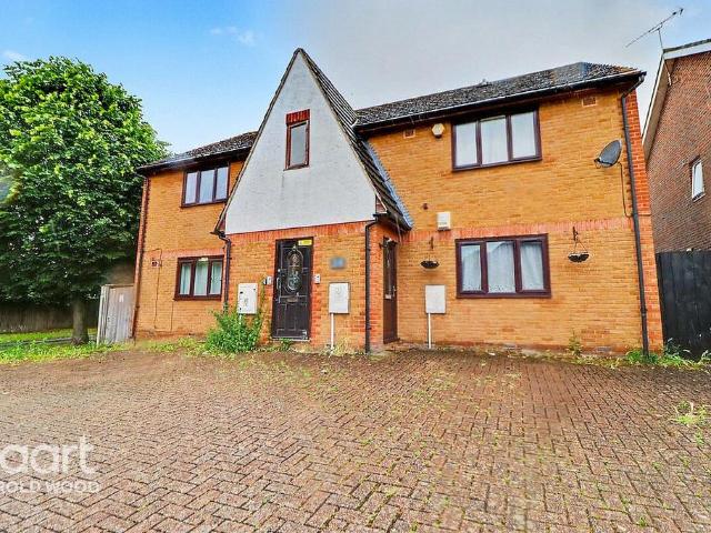 Flat for sale in Harold Hill, Greater London