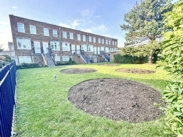 Flat for sale in Blendon, Greater London
