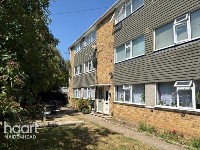 Flat for sale in Slough