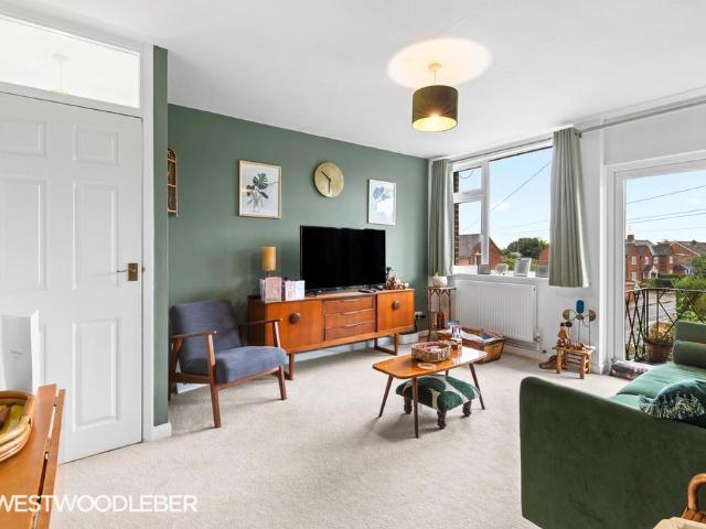 Flat for sale in Broxbourne, Hertfordshire