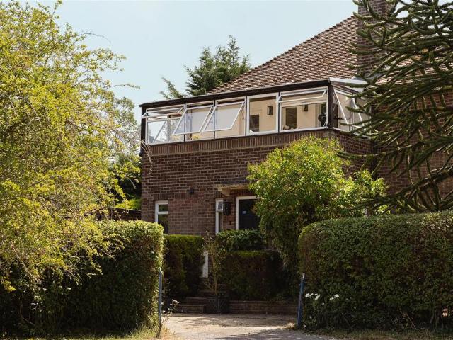 Flat for sale in Hillview, Surrey