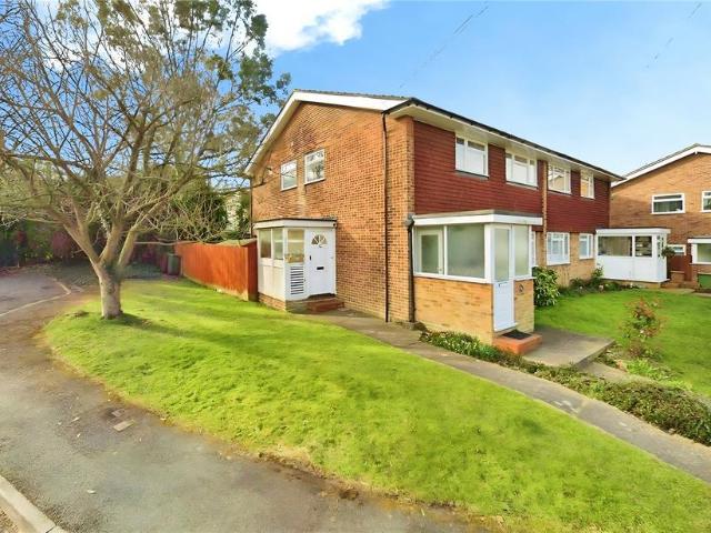 Flat for sale in Carshalton Beeches, Greater London