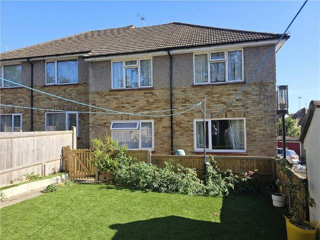 Flat for sale in Caterham on the Hill, Hillview
