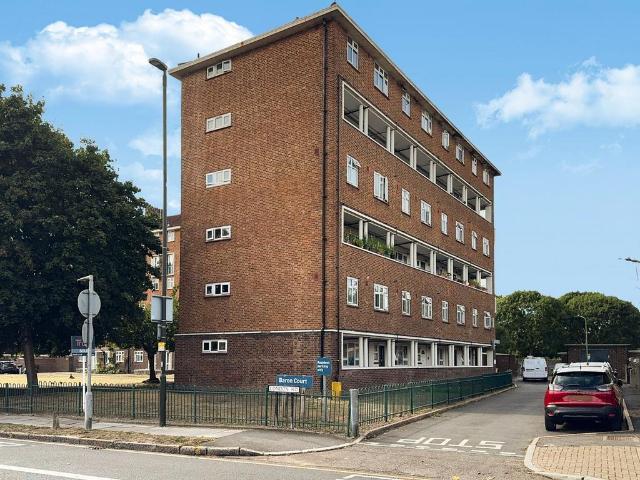 Flat for sale in London Borough of Merton, Mitcham