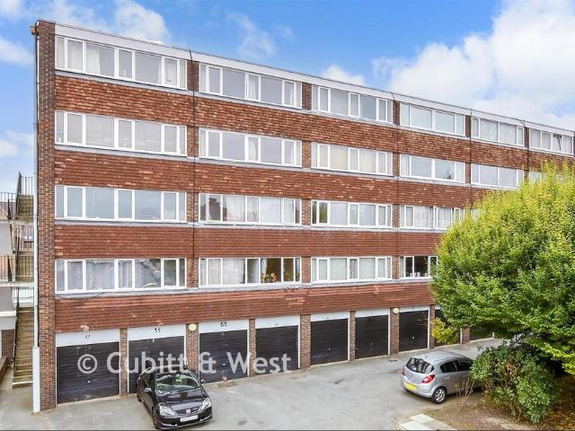 Flat for sale in Wallington, Greater London