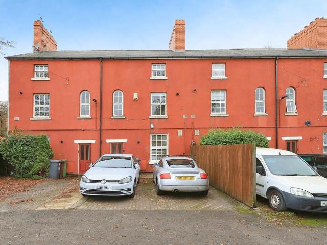 Flat for sale in Goldthorn Hill, West Midlands