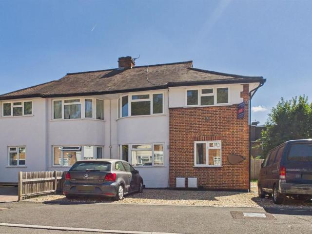 Flat for sale in London Borough of Merton, Collier's Wood