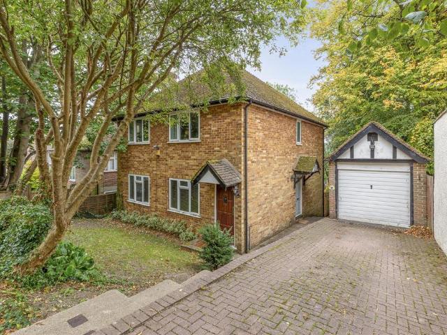 Flat for sale in Totteridge, Cressex