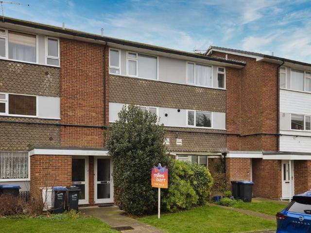Flat for sale in Upton, Acol